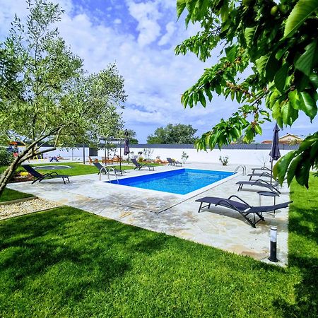 Holiday Home Aprilis With Pool, Jacuzzi And Sauna Galovac  Zewnętrze zdjęcie