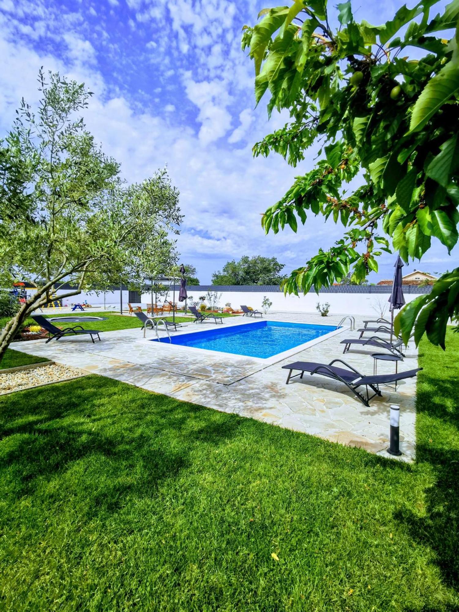 Holiday Home Aprilis With Pool, Jacuzzi And Sauna Galovac  Zewnętrze zdjęcie