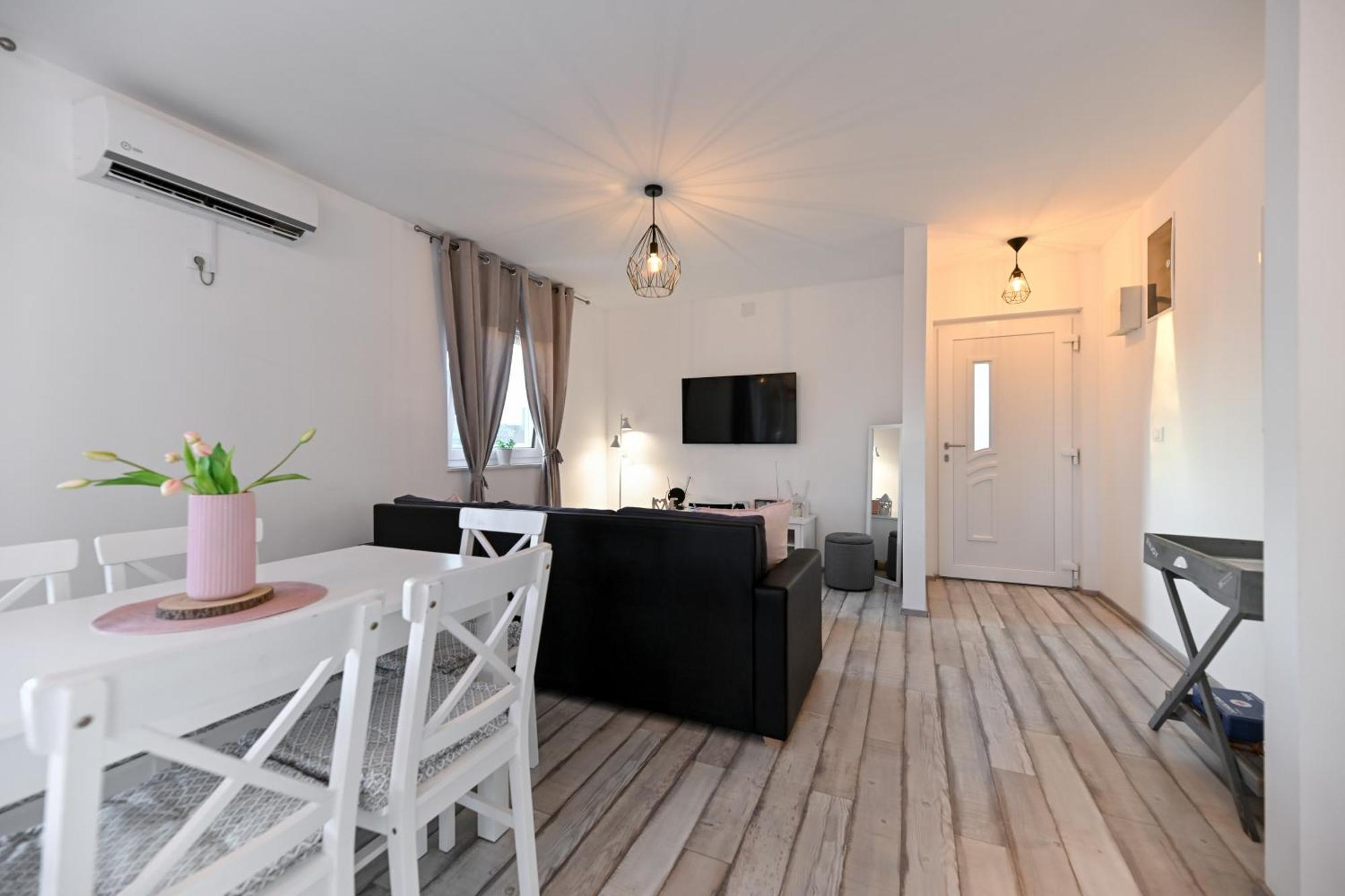 Holiday Home Aprilis With Pool, Jacuzzi And Sauna Galovac  Zewnętrze zdjęcie