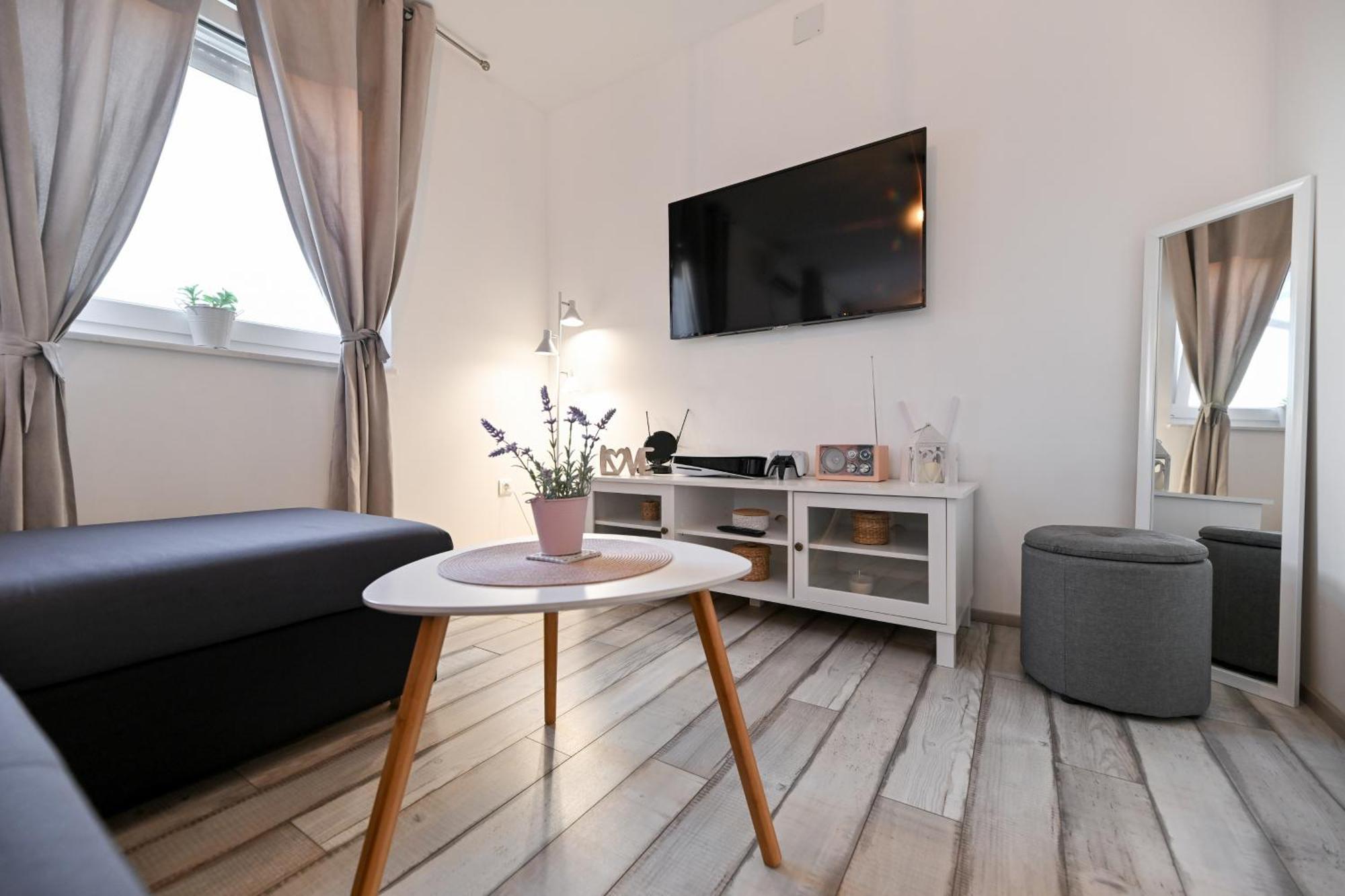 Holiday Home Aprilis With Pool, Jacuzzi And Sauna Galovac  Zewnętrze zdjęcie