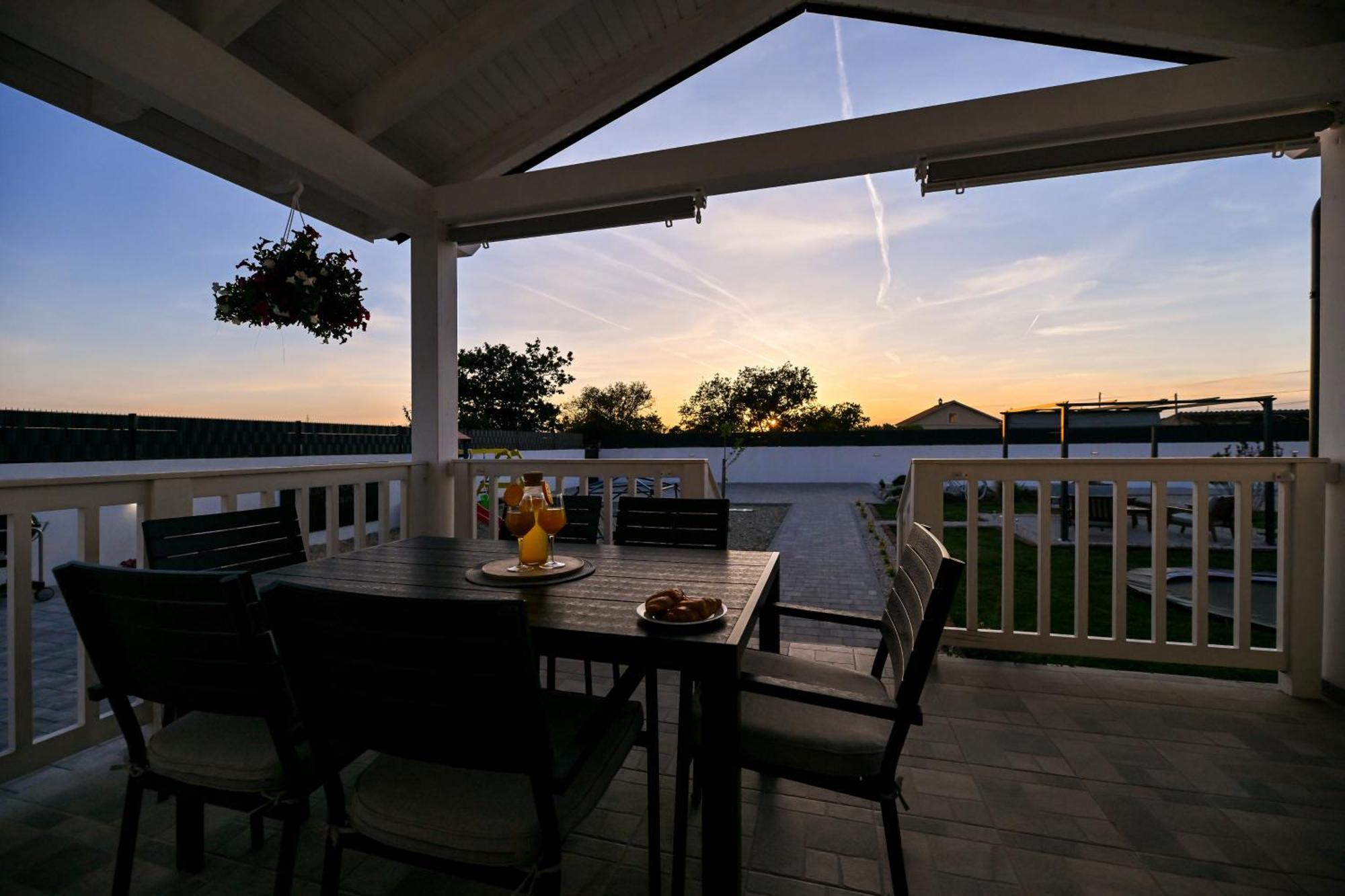 Holiday Home Aprilis With Pool, Jacuzzi And Sauna Galovac  Zewnętrze zdjęcie