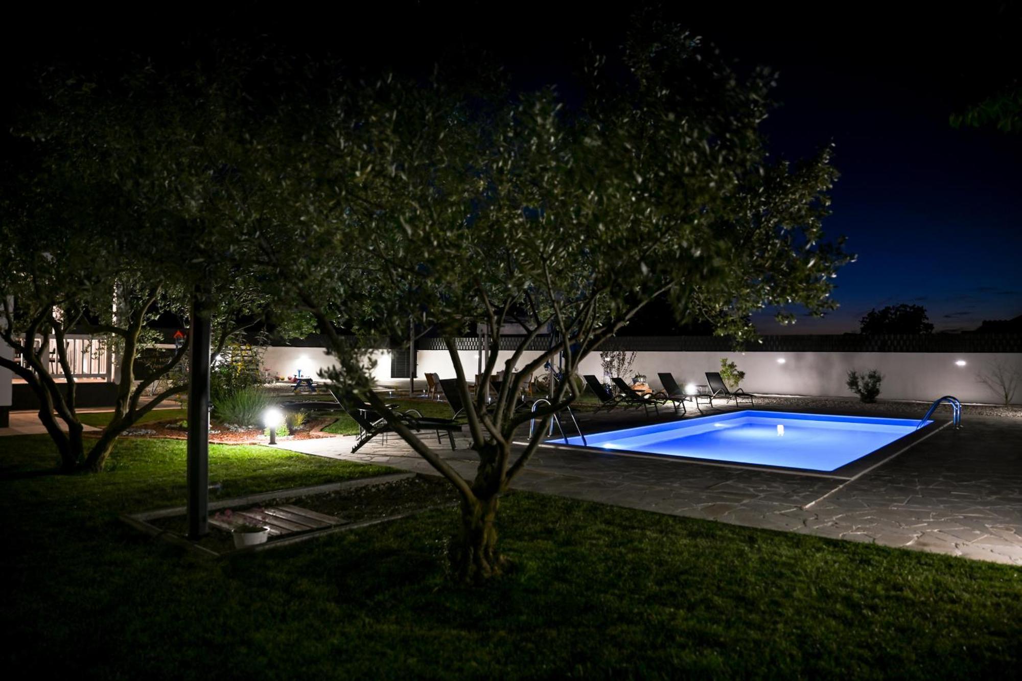 Holiday Home Aprilis With Pool, Jacuzzi And Sauna Galovac  Zewnętrze zdjęcie
