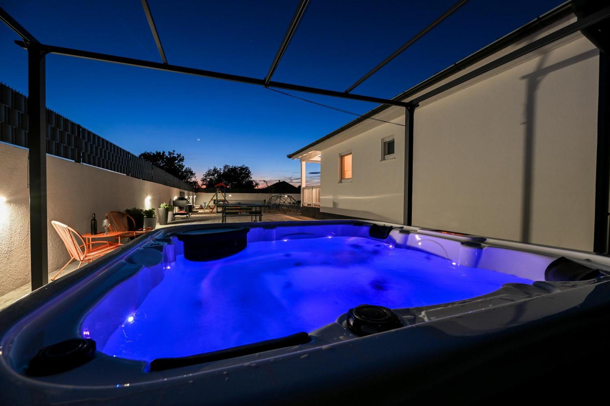 Holiday Home Aprilis With Pool, Jacuzzi And Sauna Galovac  Zewnętrze zdjęcie