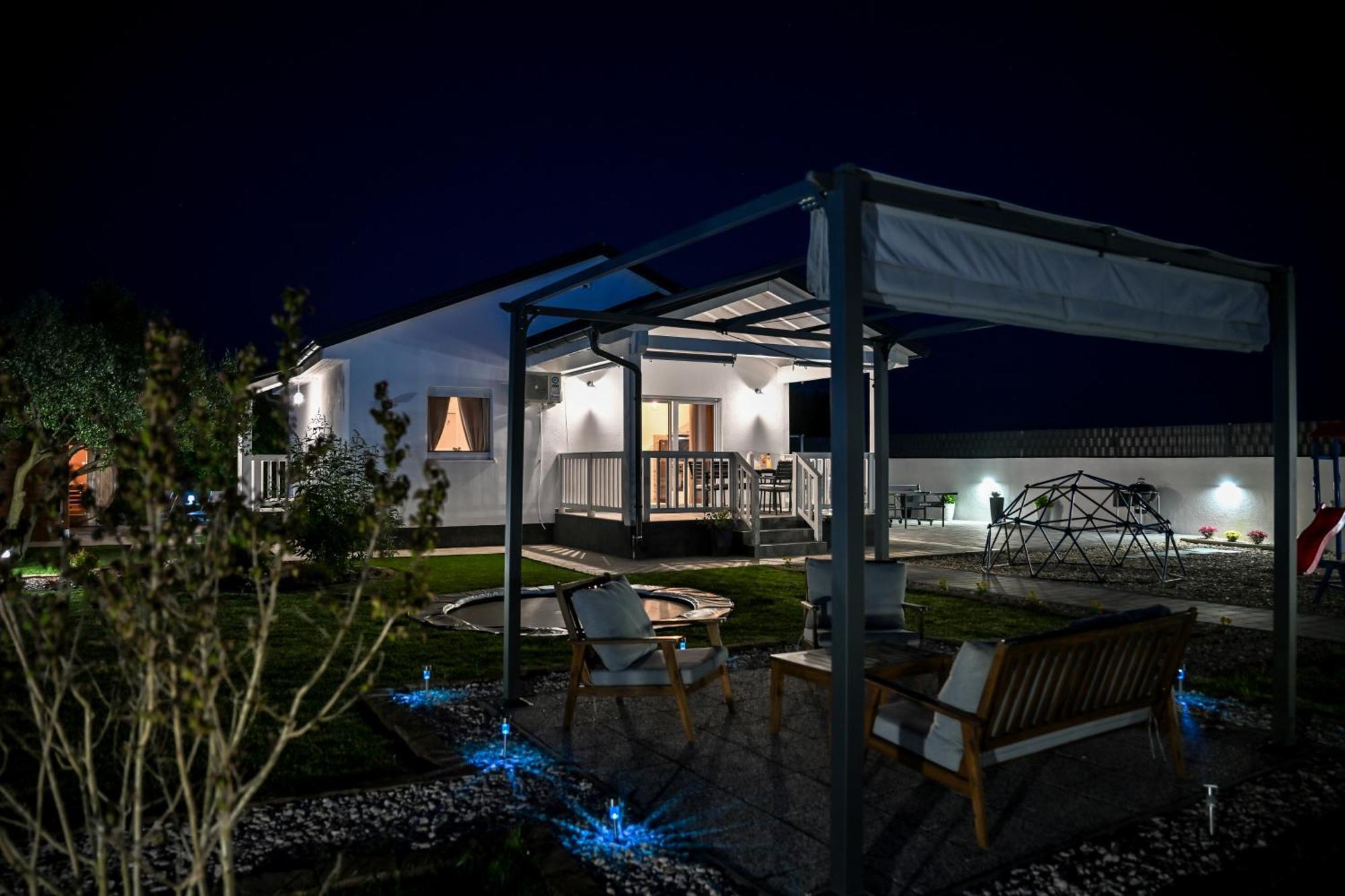 Holiday Home Aprilis With Pool, Jacuzzi And Sauna Galovac  Zewnętrze zdjęcie