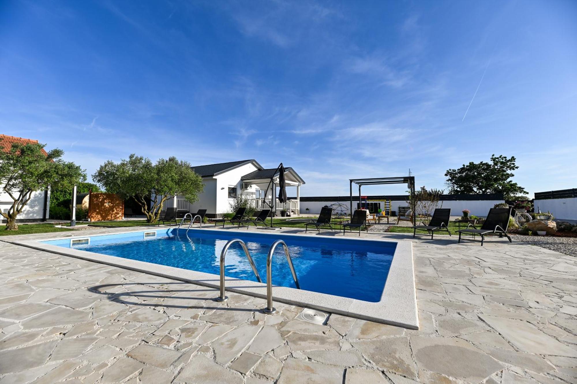 Holiday Home Aprilis With Pool, Jacuzzi And Sauna Galovac  Zewnętrze zdjęcie
