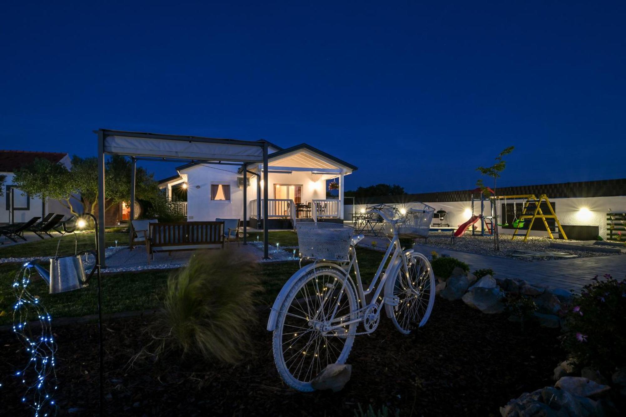 Holiday Home Aprilis With Pool, Jacuzzi And Sauna Galovac  Zewnętrze zdjęcie