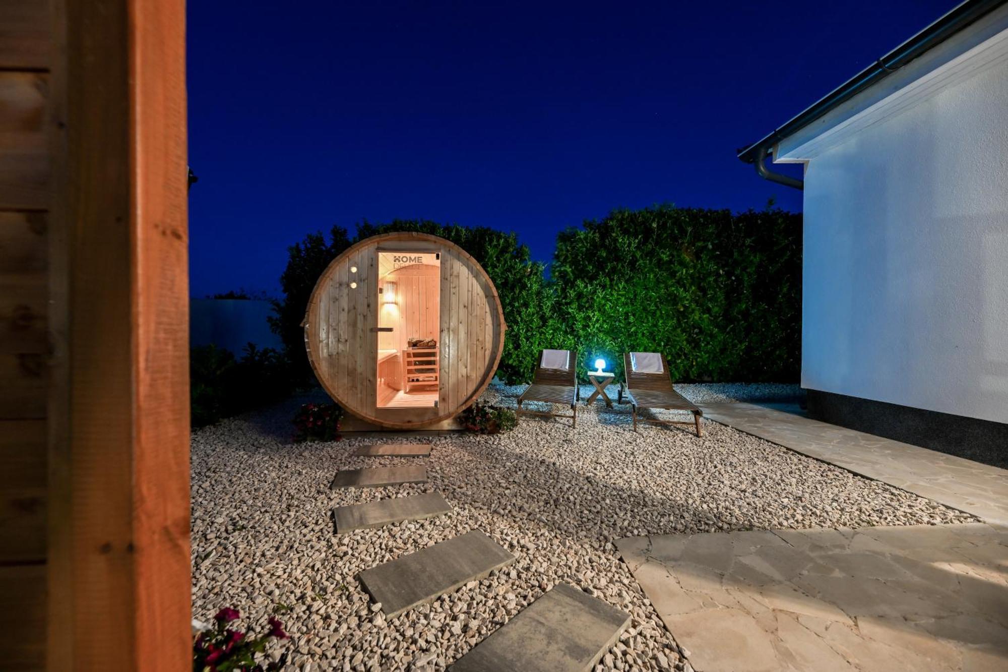 Holiday Home Aprilis With Pool, Jacuzzi And Sauna Galovac  Zewnętrze zdjęcie