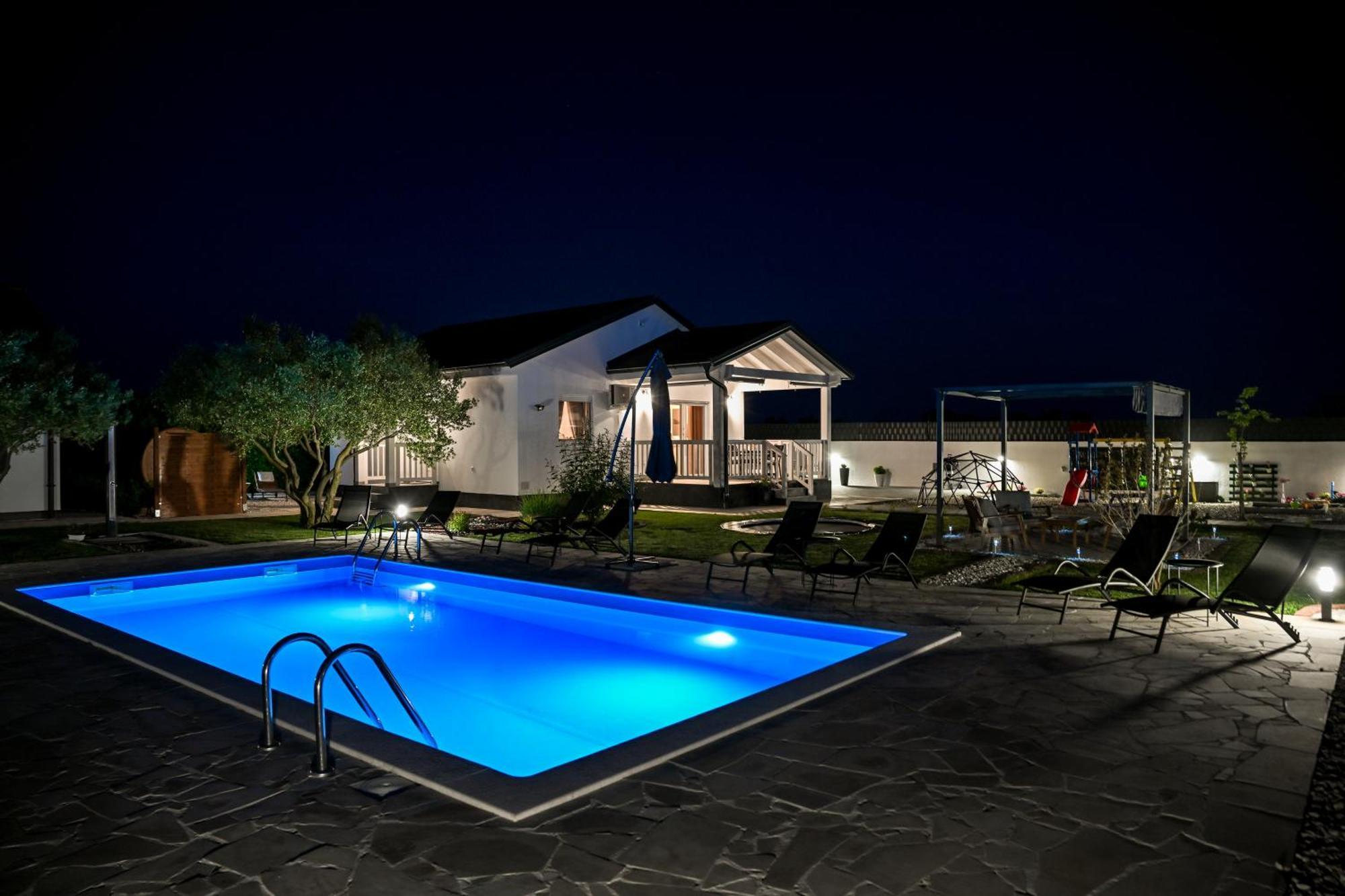 Holiday Home Aprilis With Pool, Jacuzzi And Sauna Galovac  Zewnętrze zdjęcie