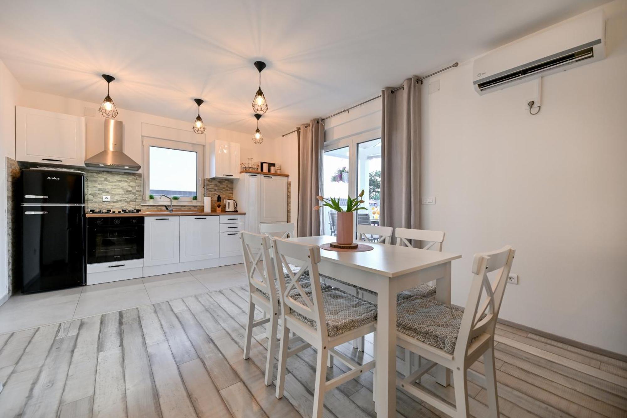 Holiday Home Aprilis With Pool, Jacuzzi And Sauna Galovac  Zewnętrze zdjęcie