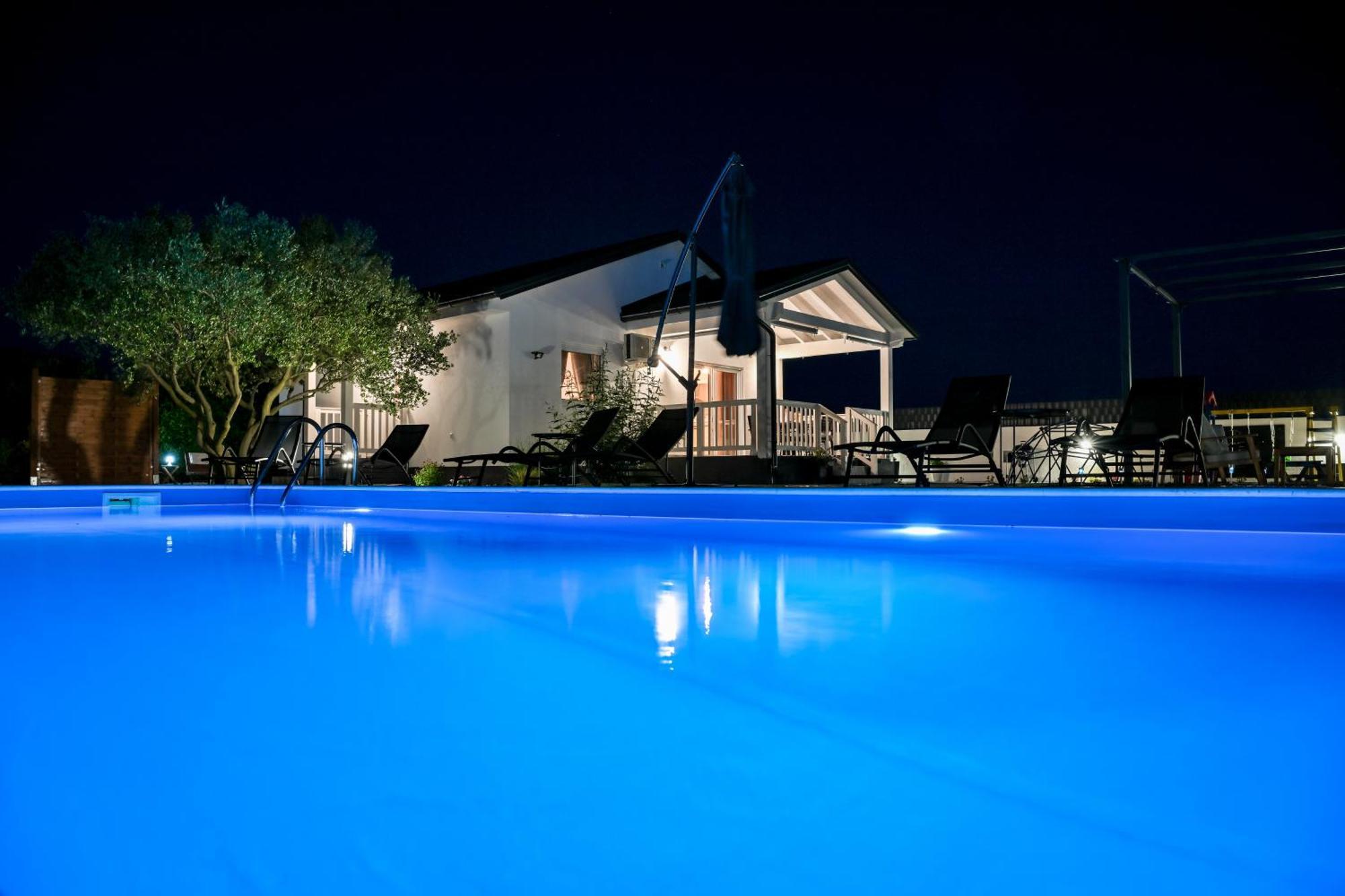 Holiday Home Aprilis With Pool, Jacuzzi And Sauna Galovac  Zewnętrze zdjęcie