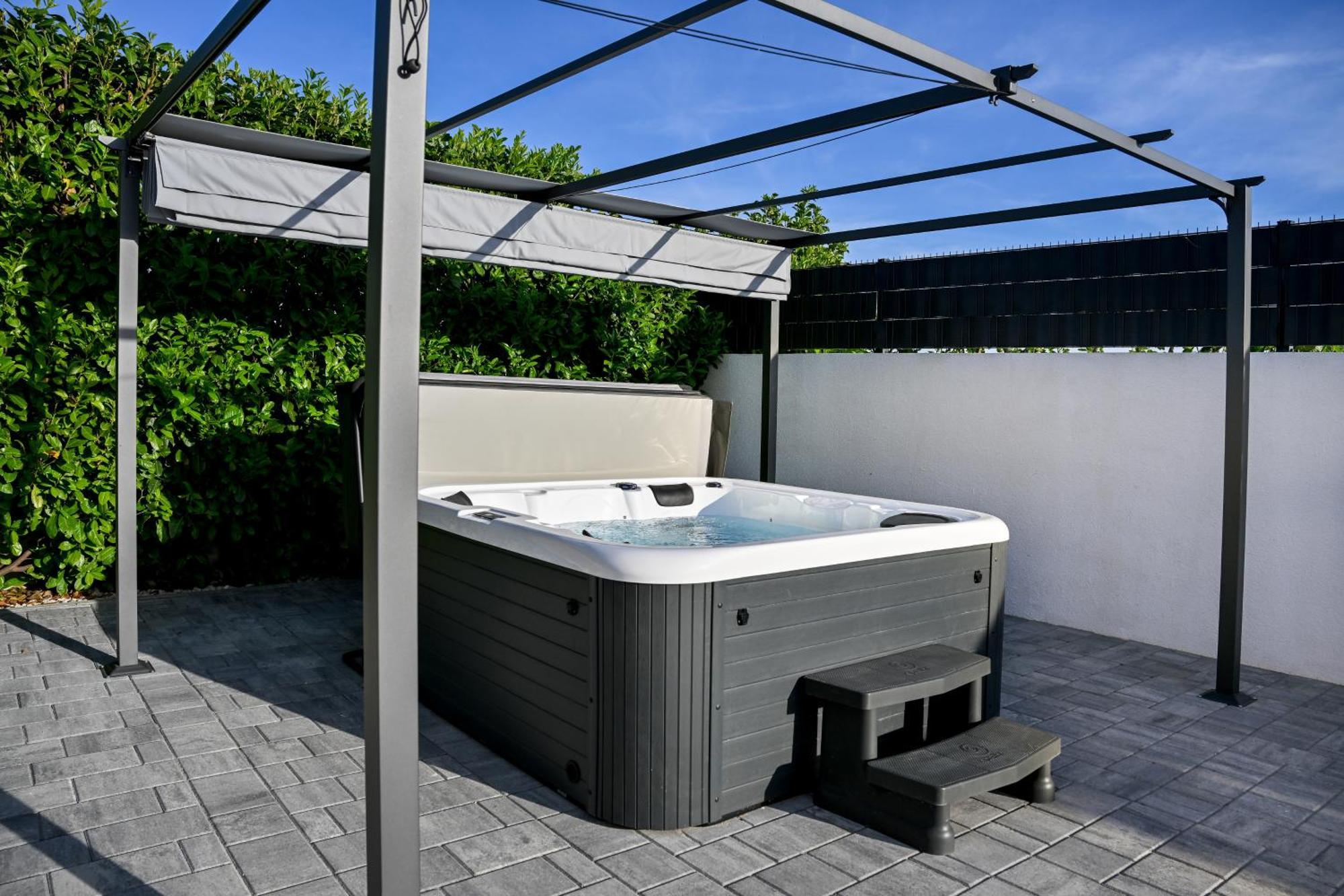 Holiday Home Aprilis With Pool, Jacuzzi And Sauna Galovac  Zewnętrze zdjęcie