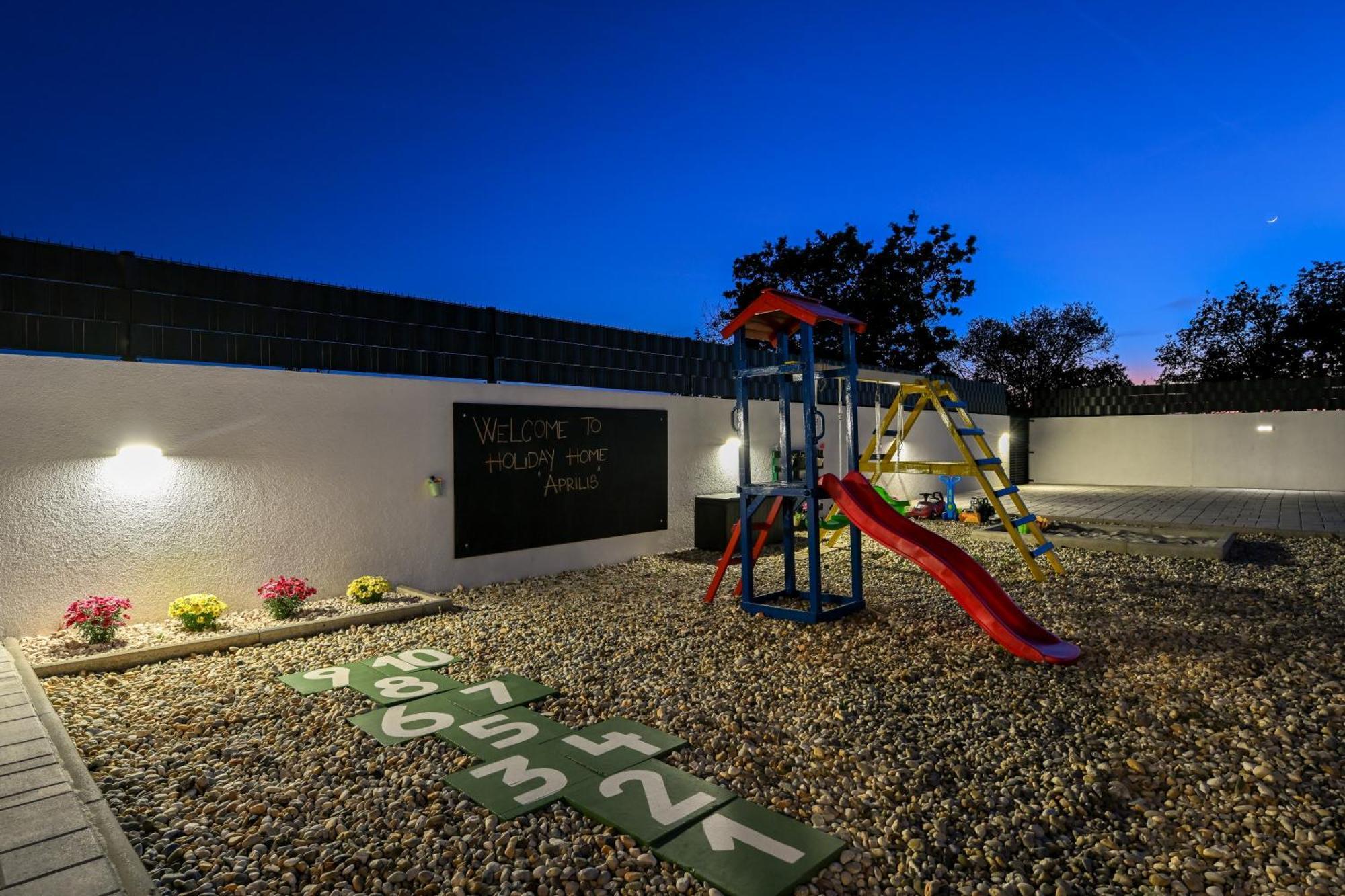 Holiday Home Aprilis With Pool, Jacuzzi And Sauna Galovac  Zewnętrze zdjęcie