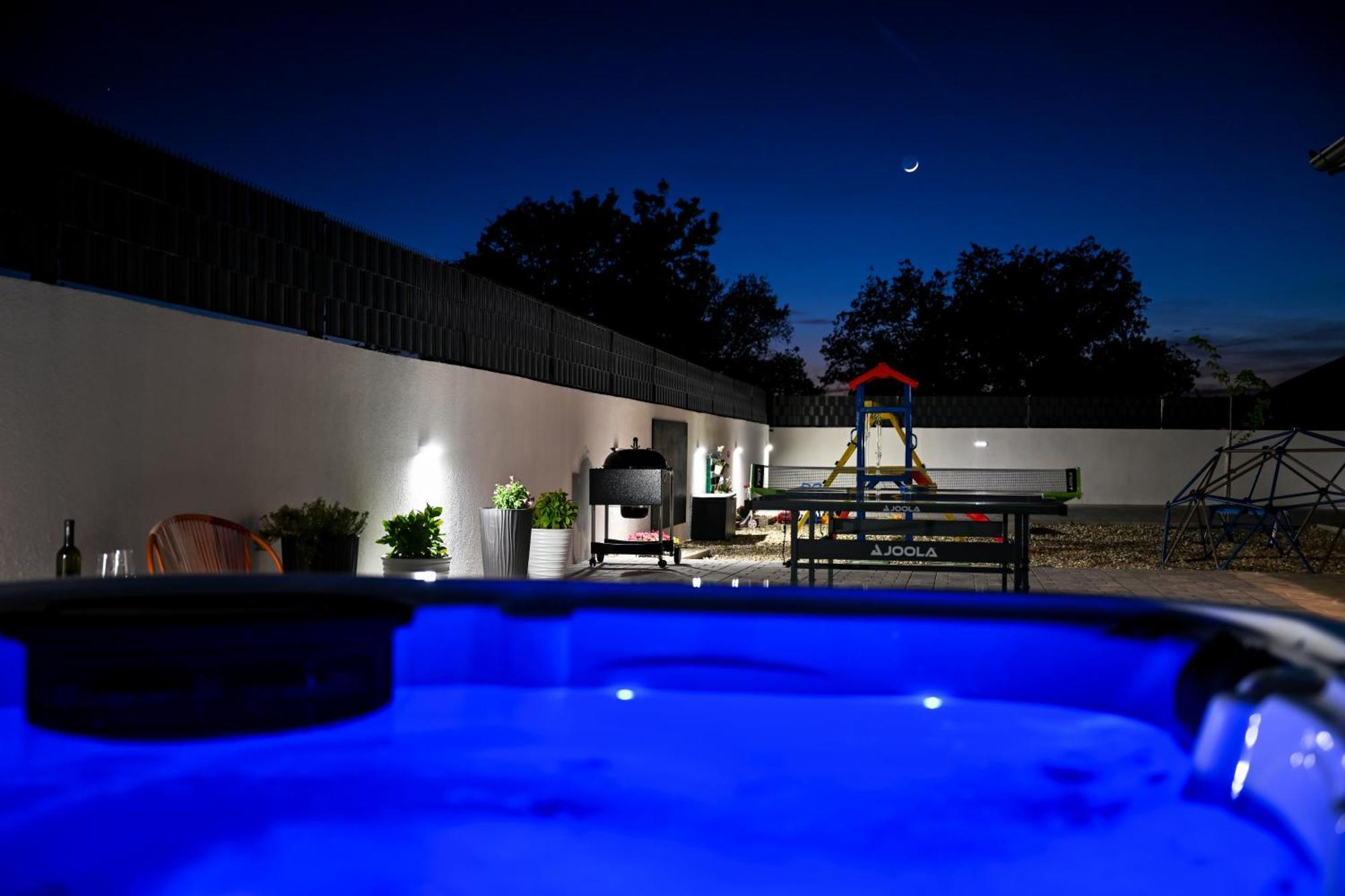 Holiday Home Aprilis With Pool, Jacuzzi And Sauna Galovac  Zewnętrze zdjęcie