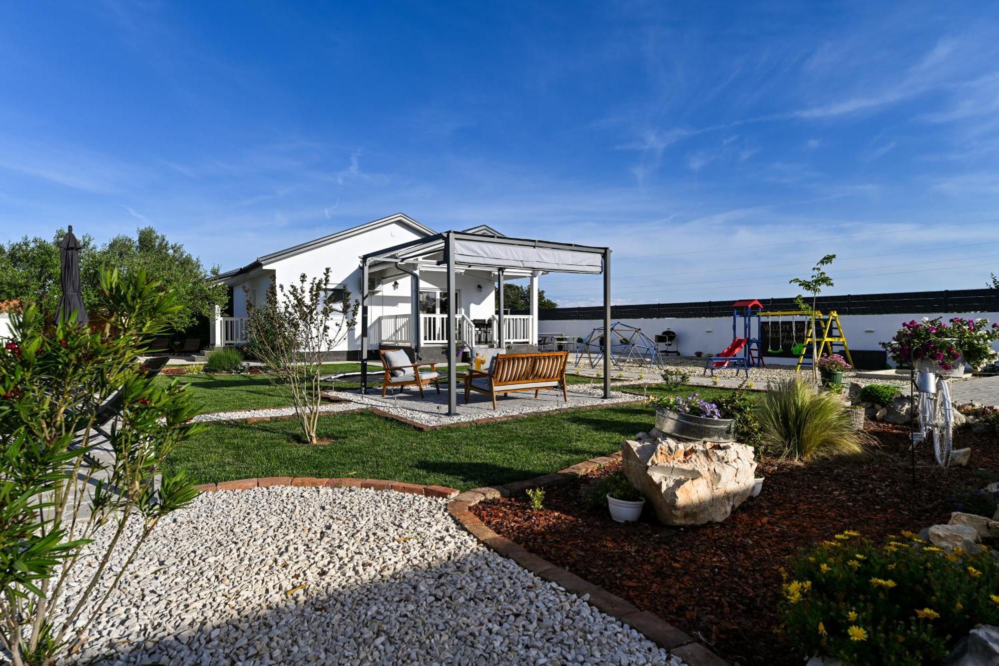 Holiday Home Aprilis With Pool, Jacuzzi And Sauna Galovac  Zewnętrze zdjęcie