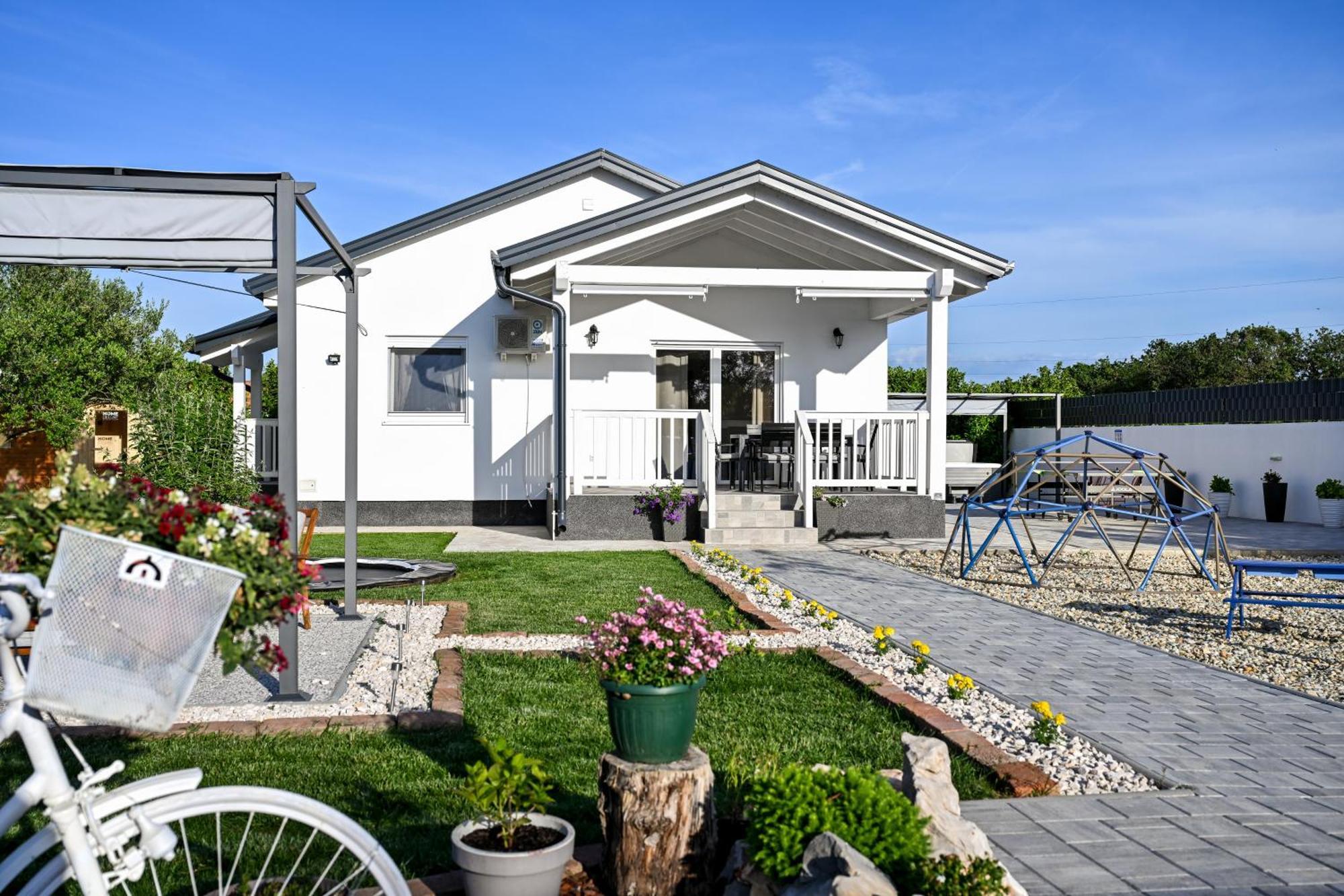 Holiday Home Aprilis With Pool, Jacuzzi And Sauna Galovac  Zewnętrze zdjęcie