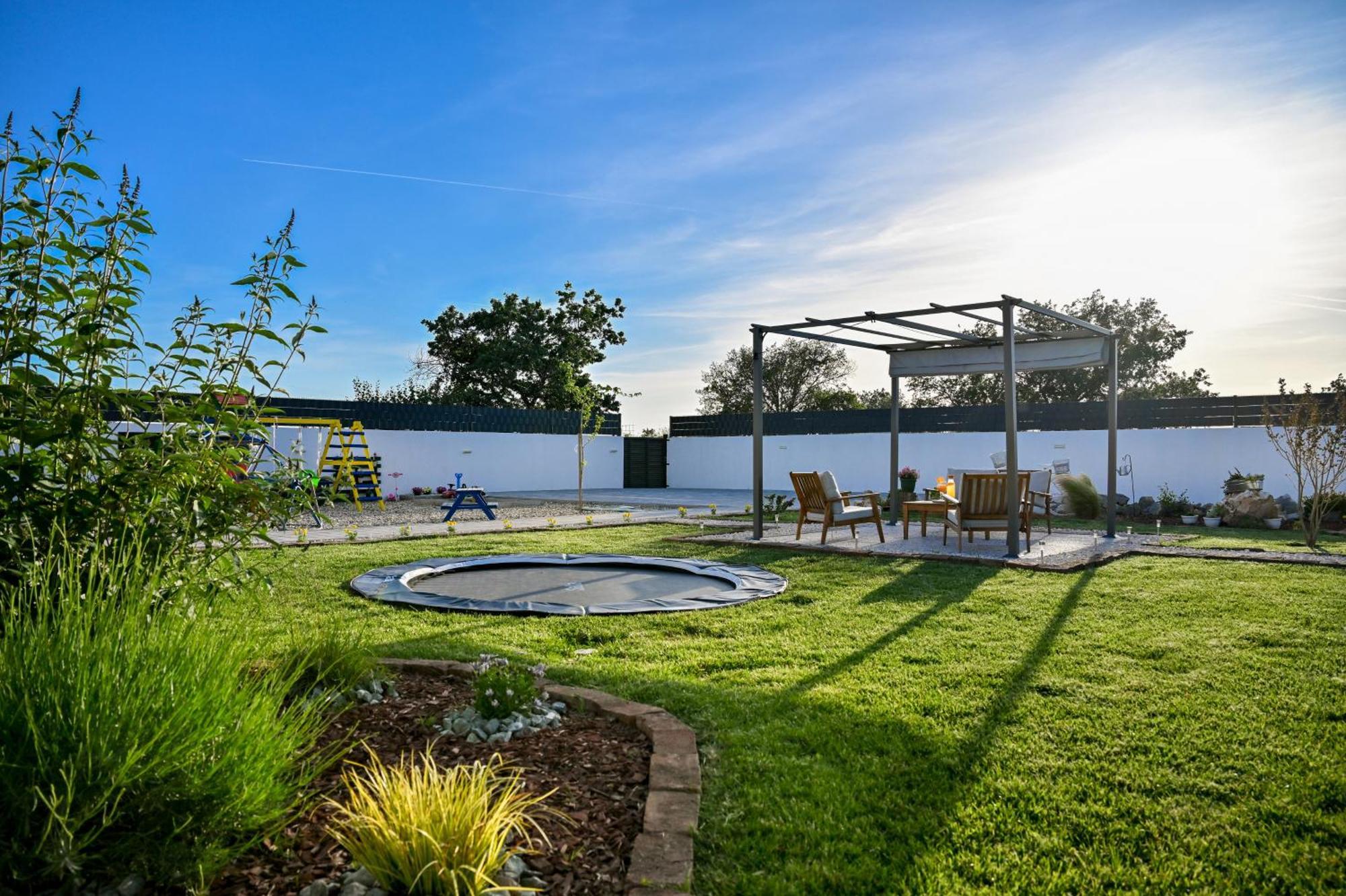 Holiday Home Aprilis With Pool, Jacuzzi And Sauna Galovac  Zewnętrze zdjęcie